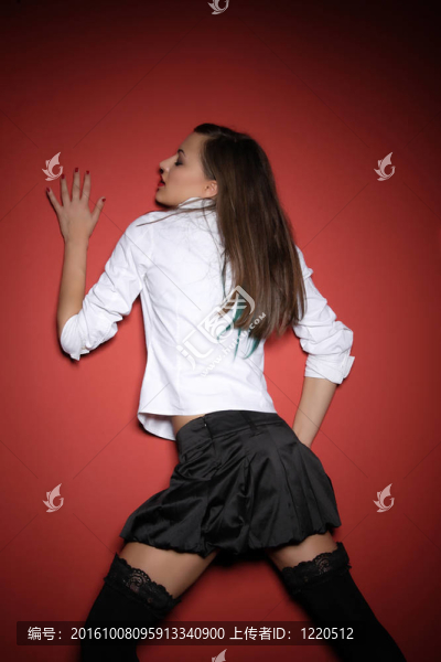 穿著短衣服的性感女人