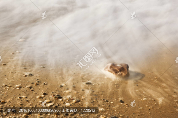 長(zhǎng)時(shí)間暴露在沙灘上