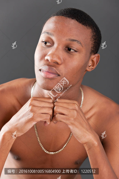 年輕的非洲男人