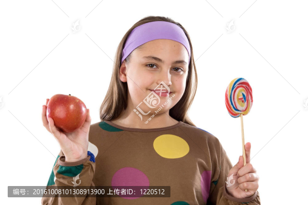 用棒棒糖和蘋果的女孩