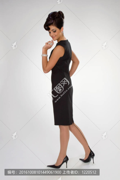 穿黑衣服的女人