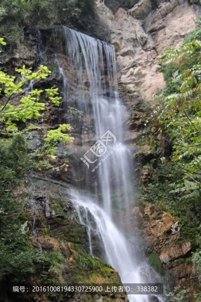 神農(nóng)架天生橋
