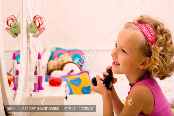 化妝的女孩