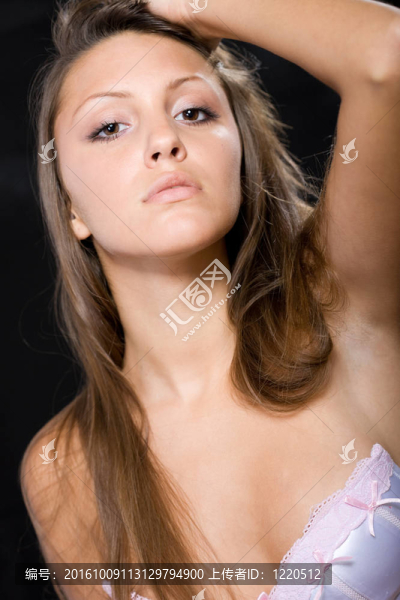 年輕漂亮的女人