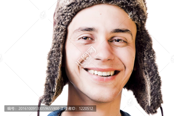 穿冬天衣服的男人
