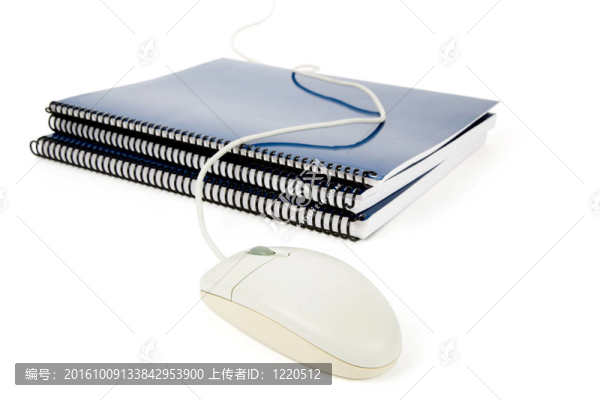 藍色學校教科書和電腦鼠標