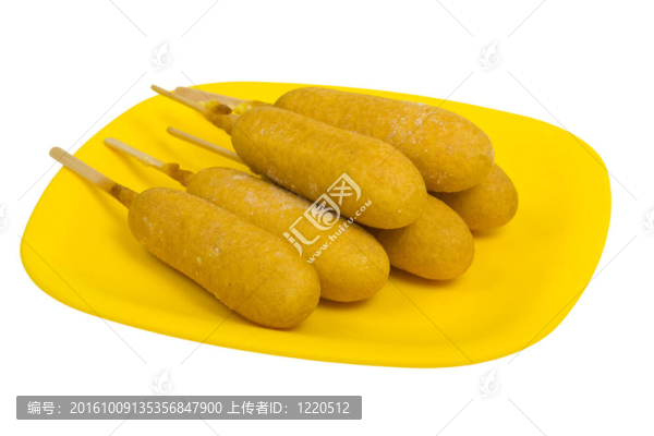 板上的玉米狗