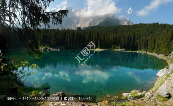 Carezza,Lake（Karersee）在意大利白云巖