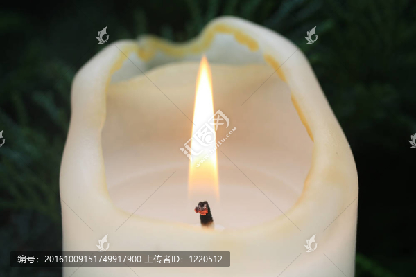 象牙白色的蠟燭