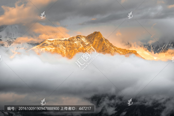 云南德欽梅里雪山