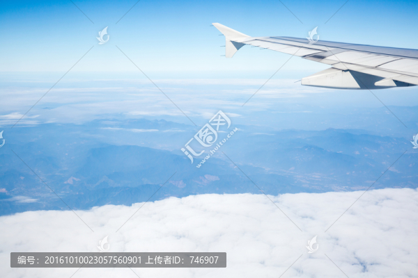 機(jī)翼和天空