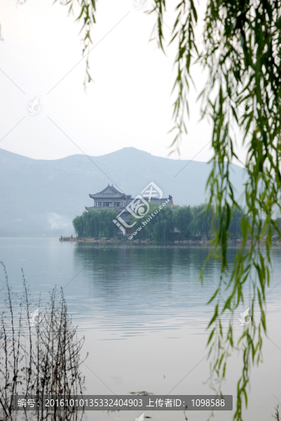 湖畔古建
