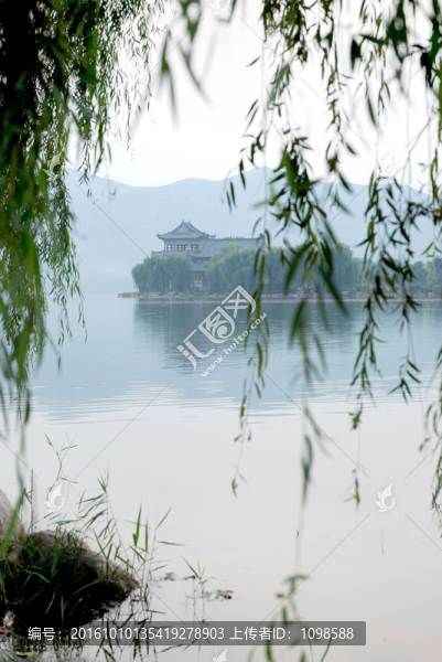 湖畔古建
