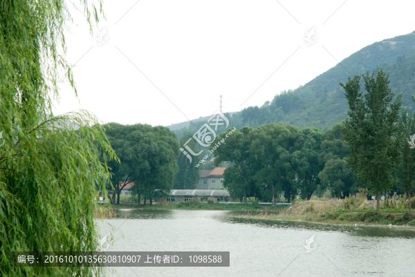 湖畔民居
