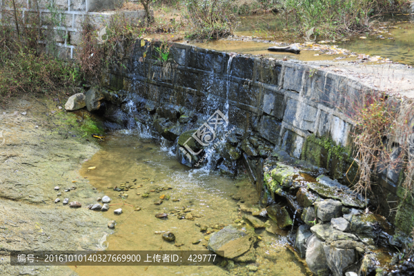 河壩,,流水