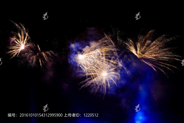 夜晚的天空中的煙火