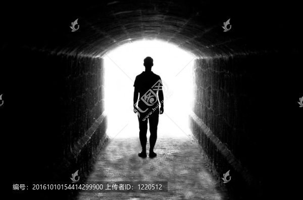 后照明中的人體輪廓