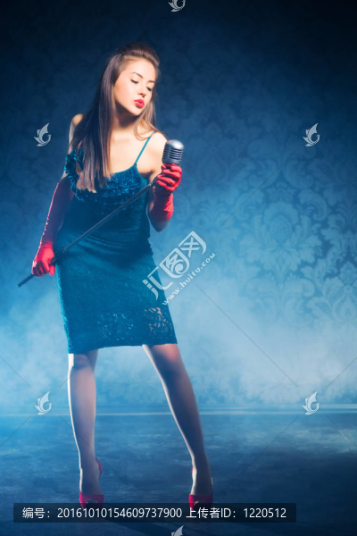 年輕的女歌手