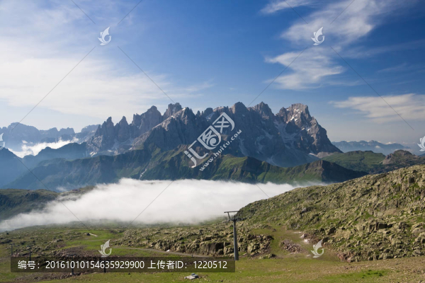 Dolomites的早晨