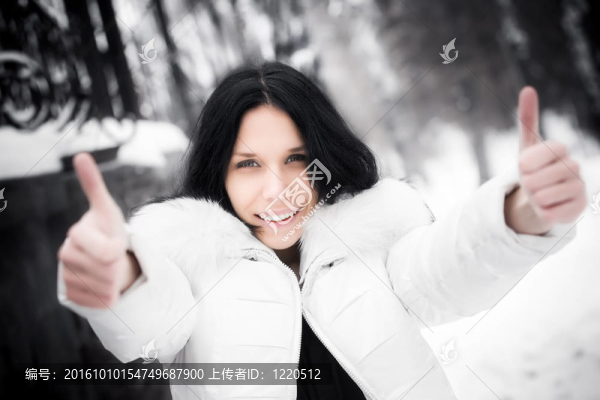幸福的女人表現(xiàn)出優(yōu)異的handsign