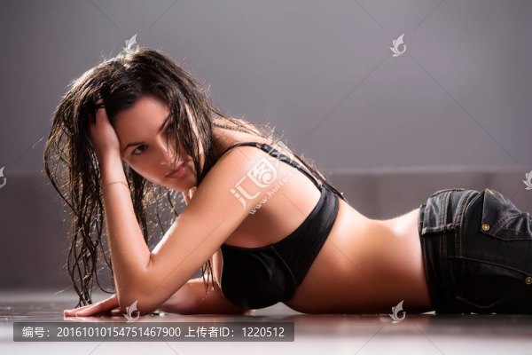 年輕性感的女人