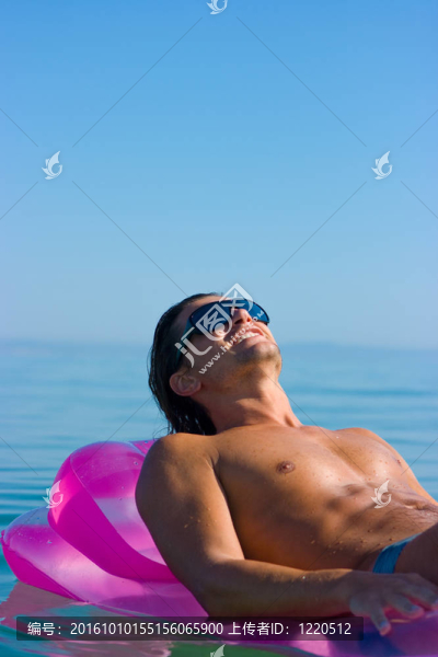 肌肉發(fā)達的男人