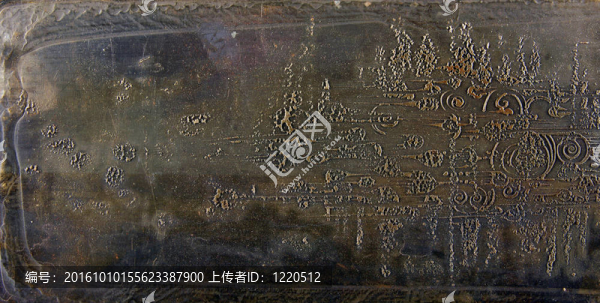 金屬板上的紋理?；瘜W(xué)反應(yīng)結(jié)果。
