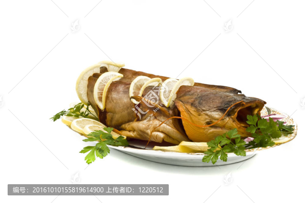 菜用檸檬和歐芹臃腫的鯰魚