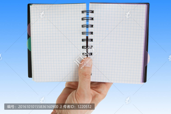 用空白的白色紙筆記本