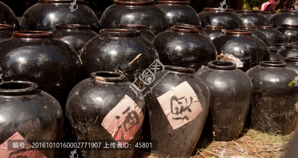 酒壇子