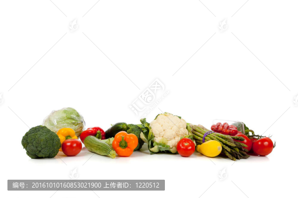 一排白色的有拷貝空間的蔬菜