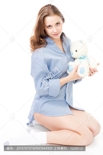 平靜的女人與泰迪熊