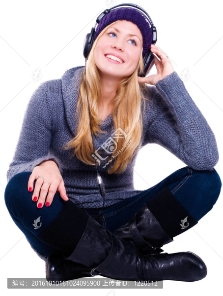 穿著白色衣服的金發(fā)碧眼的年輕女子