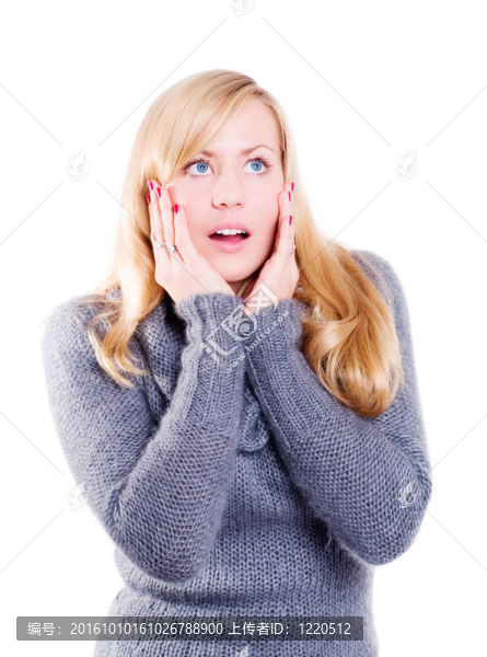 白色背景的金發(fā)女人