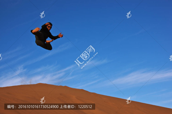 飛行的空手道的人