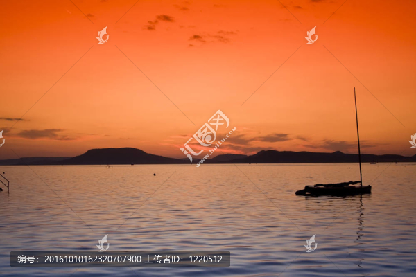 夕陽湖乘船