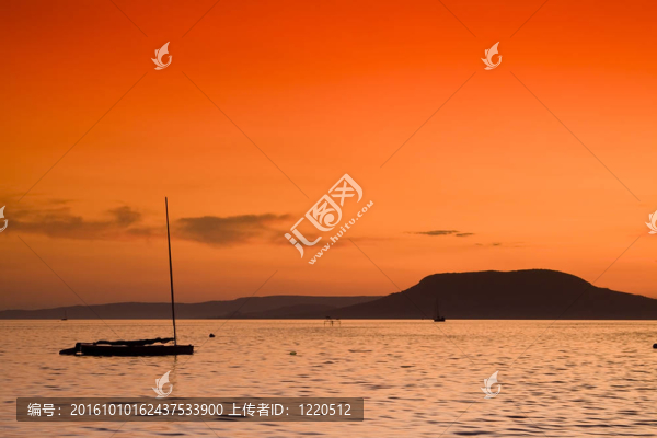 夕陽湖乘船