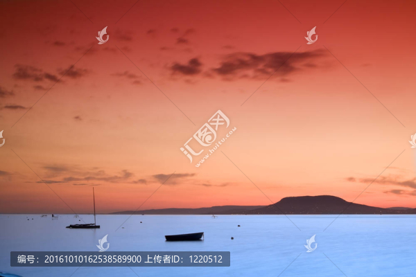 夕陽(yáng)湖乘船