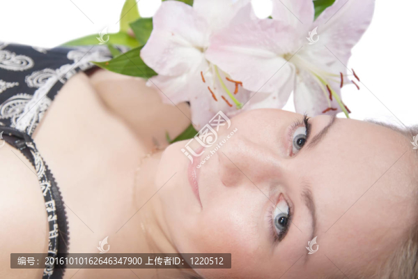 女孩莉莉