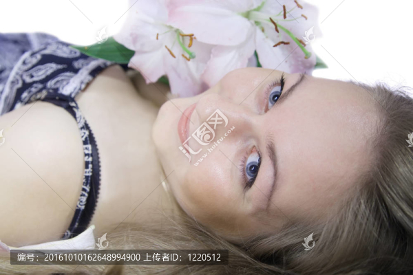 女孩莉莉
