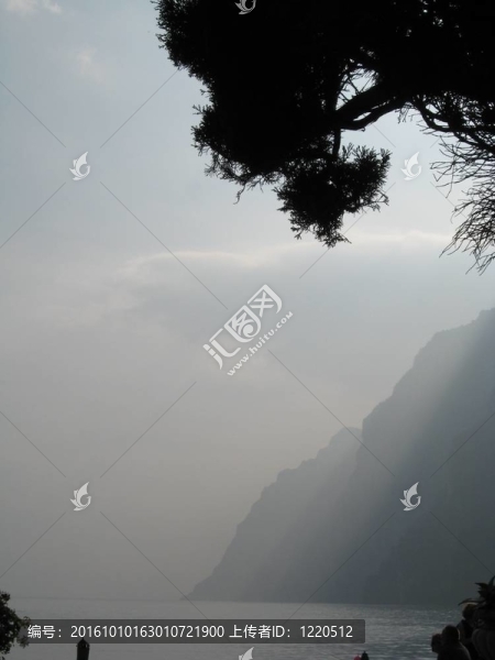 霧和陽(yáng)光