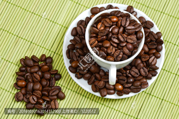 杯子里的咖啡豆