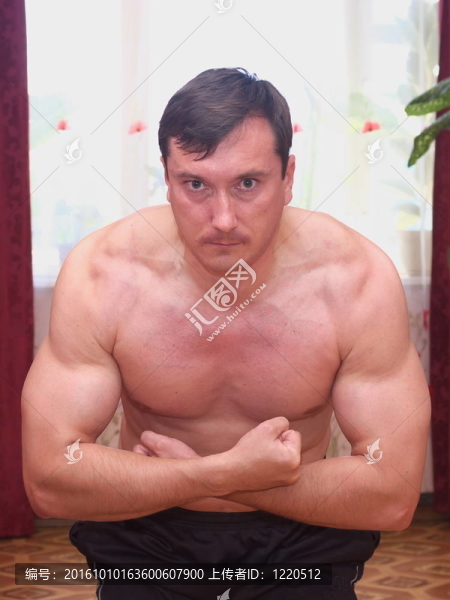 肌肉男