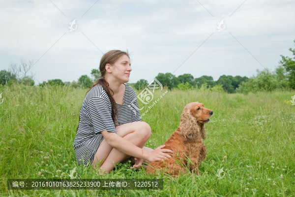 女孩和狗