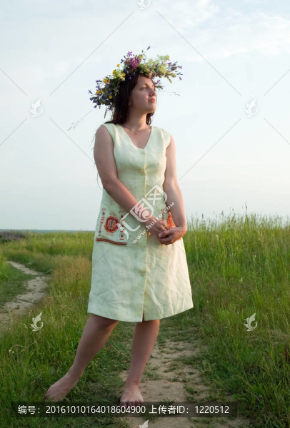 鮮花中的女孩