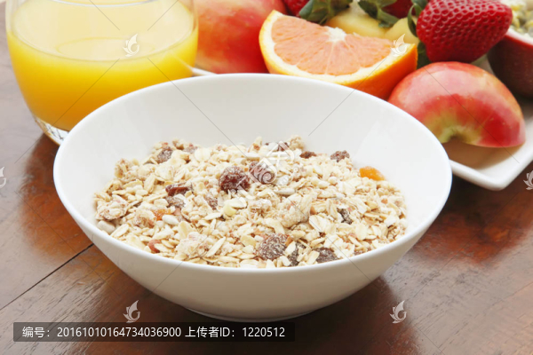 牛奶什錦早餐