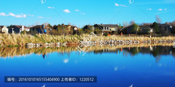 在郊區(qū)風(fēng)景秀麗的湖畔