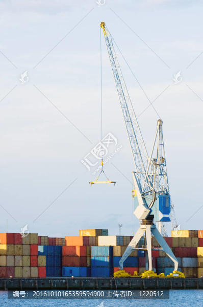 Seaport大型貨物起重機(jī)和集裝箱