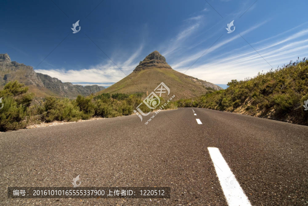 通向山的道路