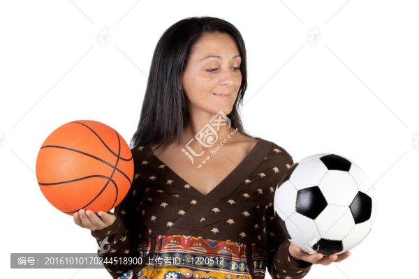 有足球和籃球的漂亮女孩